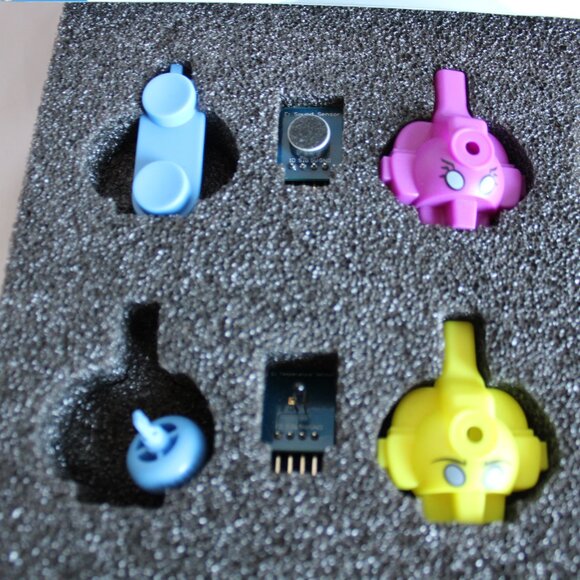 Thames & Kosmos Code Gamer with KosmoBits Arduino Coding Game and Workshop - Picture 6 of 14